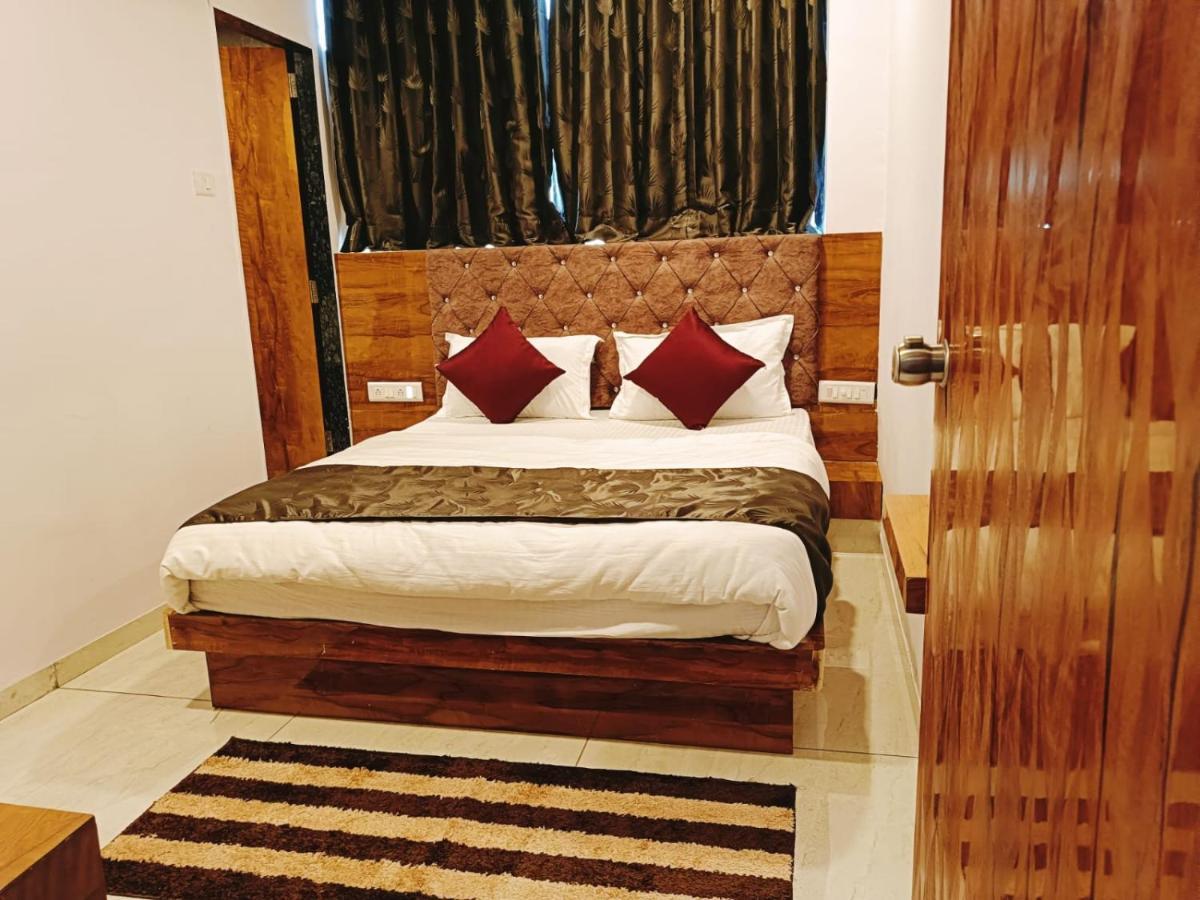 Hotel Maan Palace Vadodara Exteriör bild