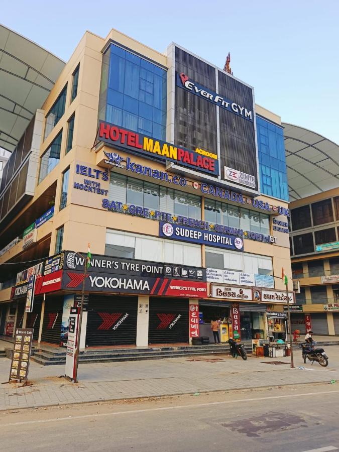 Hotel Maan Palace Vadodara Exteriör bild
