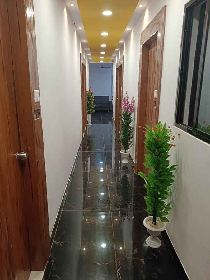 Hotel Maan Palace Vadodara Exteriör bild